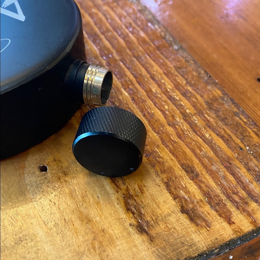 LuckyPuck Flask - Picture 6 of 6